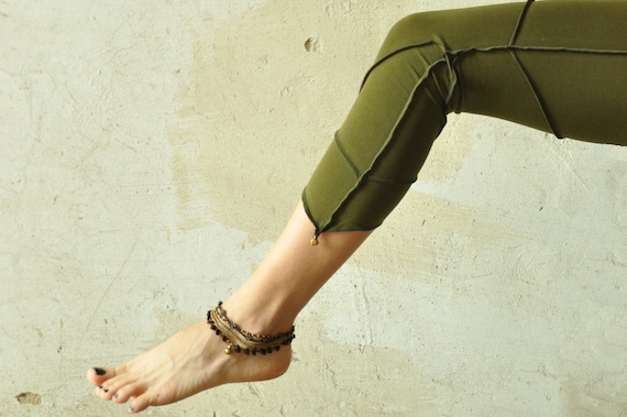 THREE-QUARTER LEGGINGS / Capri With Pointed Hem and Bells Olive