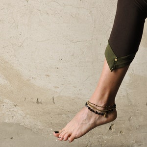 LEGGINGS 3/4 / Capri con coda e perle marrone-verde oliva immagine 6