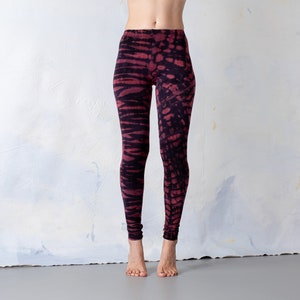 LEGGINGS mit Tiger und Leopardenoptik Batik, Tie-Dye unisex schwarz-rot-violett Bild 2