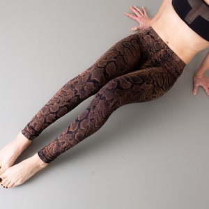 LEGGINGS with abstract snake pattern - screen printing - unisex - rusty brown-orange