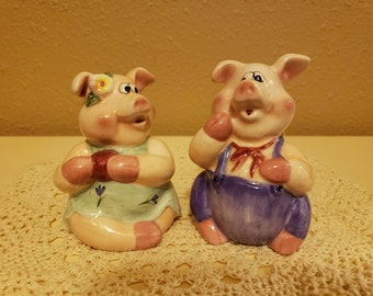 1990's Vintage Collectible Ceramic Salt and Pepper Shake Set with Courting Pig Couple