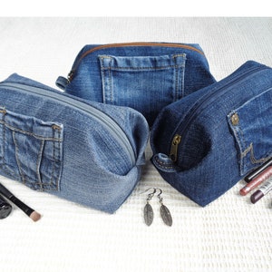 Borsa per il trucco, borsa per cosmetici in denim blu, custodia con cerniera, custodia squadrata, custodia papillon, custodia per il trucco, denim riciclato, regalo vegano ecologico immagine 1