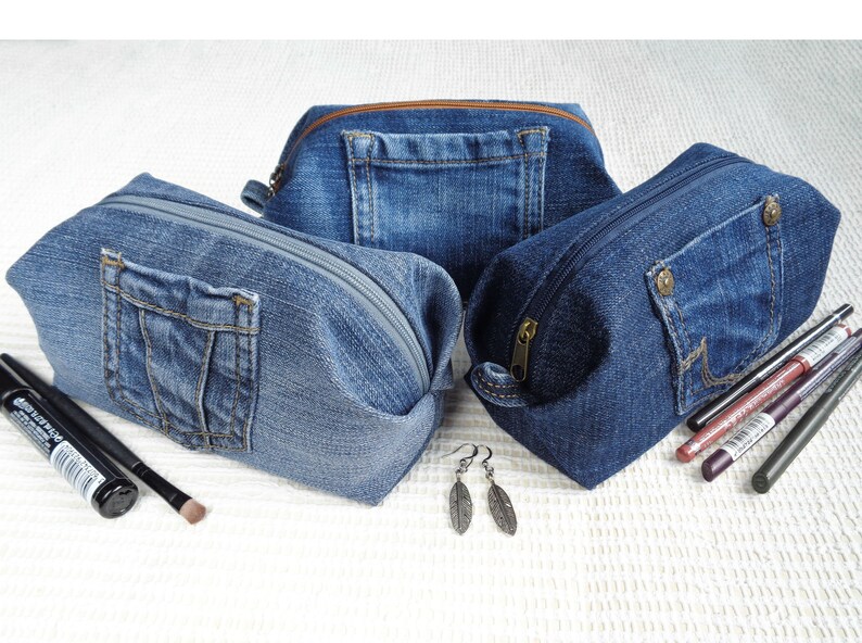 Borsa per il trucco, borsa per cosmetici in denim blu, custodia con cerniera, custodia squadrata, custodia papillon, custodia per il trucco, denim riciclato, regalo vegano ecologico immagine 1