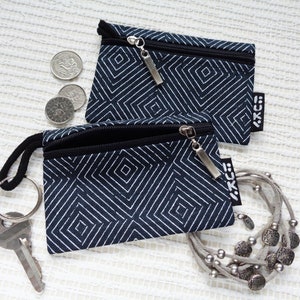 Schlüsseltäschchen, Münztäschchen, Kartenetui, Reißverschlusstäschchen aus schwarzer Baumwolle mit Geometrie Druck, kleines Geschenk für Sie und Ihn, Zero Waste, Eco, Vegan Geschenk