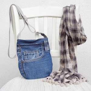 Mini sac en denim, petit sac à main en bandoulière, sac banane en jean bleu, sac à main zippé en textile doux, style grunge rock, végétalien, zéro déchet, jean recyclé
