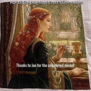 Op de afbeelding: Een kruissteekpatroon met een vrouw met lang rood haar versierd met bloemen, gekleed in een donkergroene jurk. De scène bevat een gouden vaas op een richel en een tuin op de achtergrond. Tekst: PDF Digital Download Cross Stitch Pattern. Thanks to Jan for the completed model!