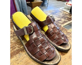 Vintage jaren 90 Y2K Bare Traps sandalen dames 8 m bruine schoenen met bandjes en gesp