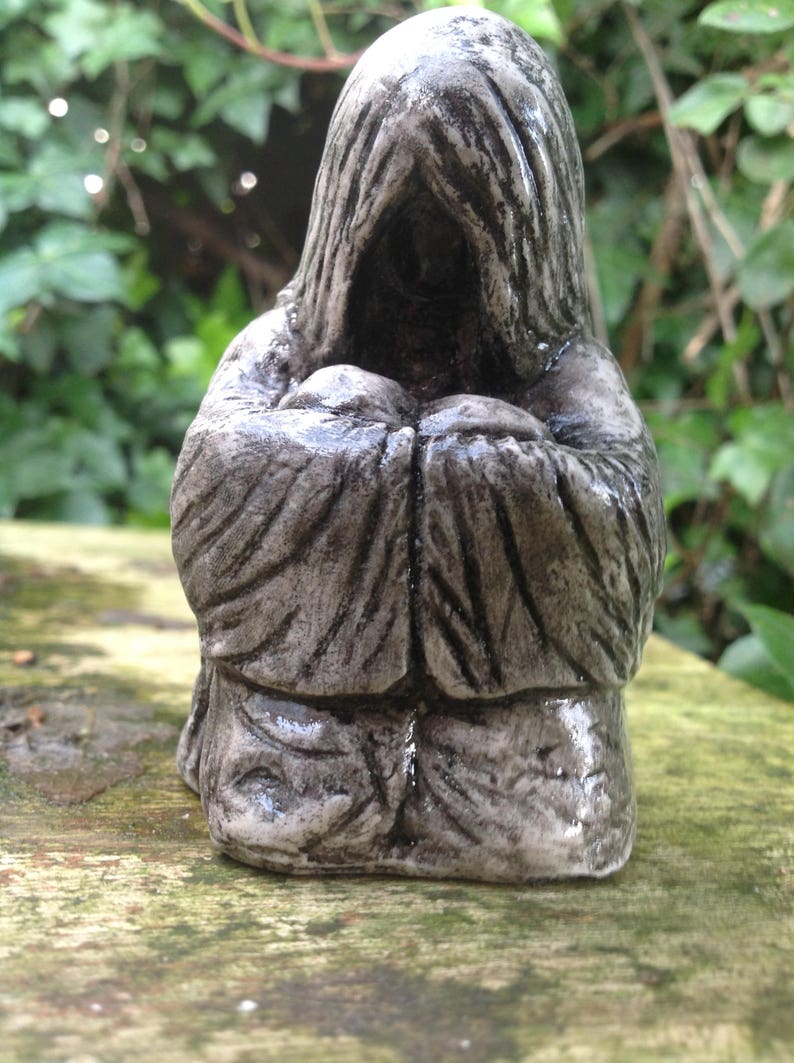 faceless figures in art