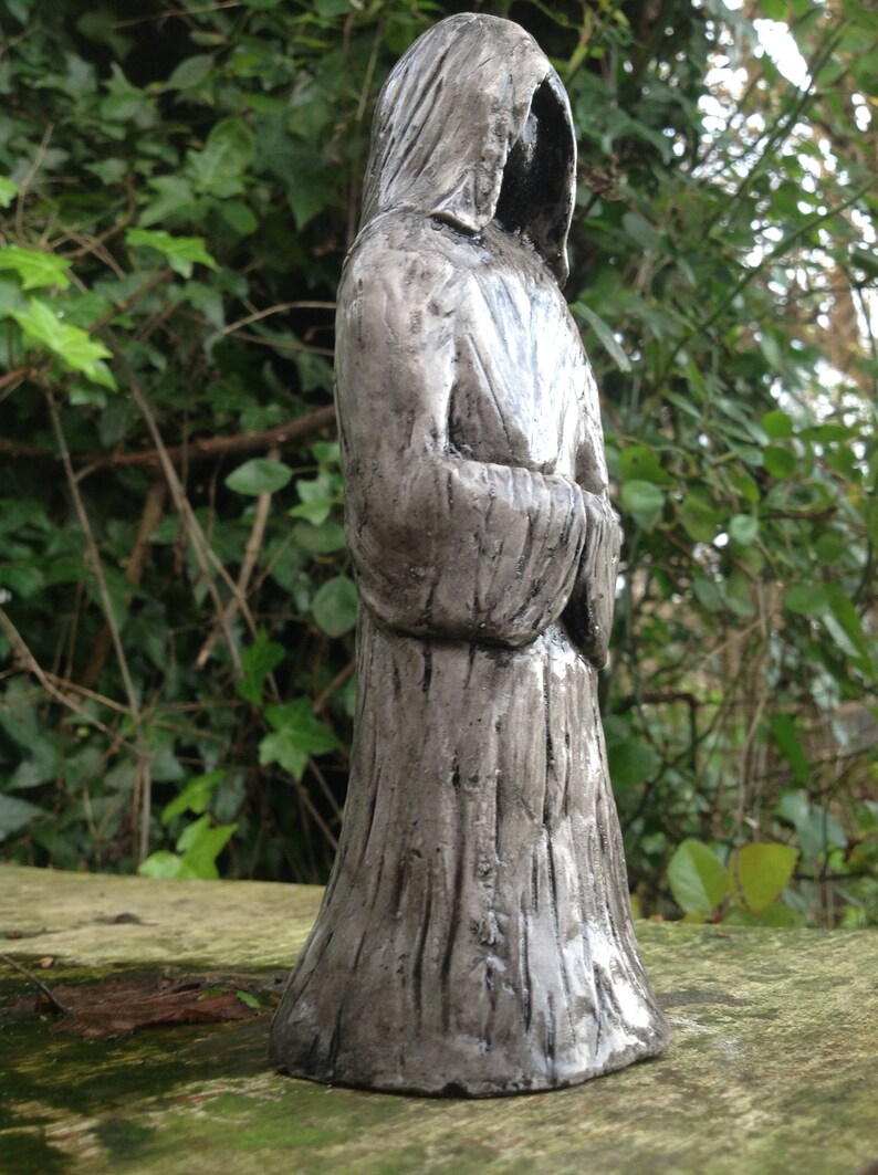 faceless figures in art