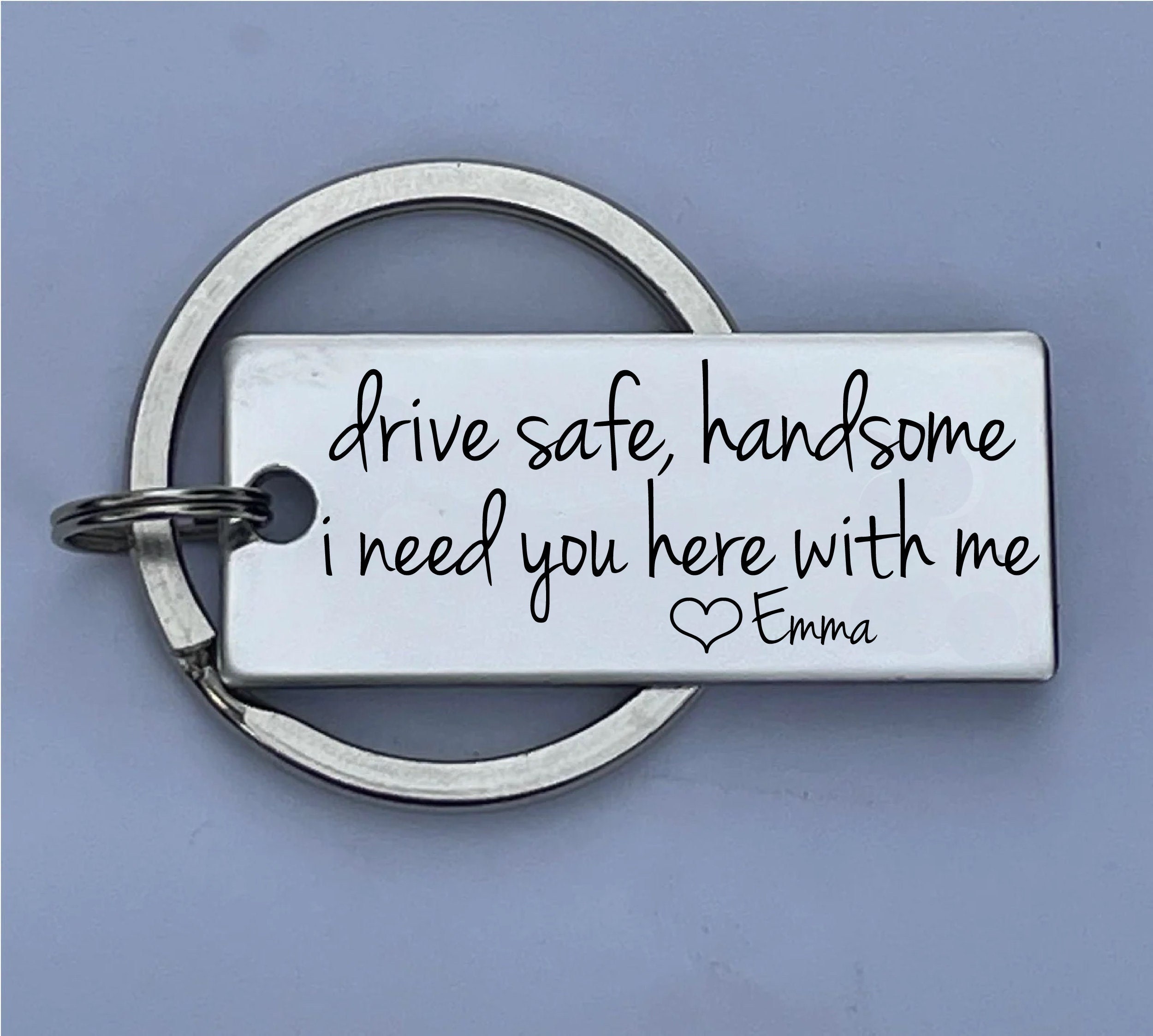 Juego de llaveros Drive Safe, regalo para pareja, con texto en inglés I  need you here with me, llavero para mamá, papá, novia, novio, regalo  (442)