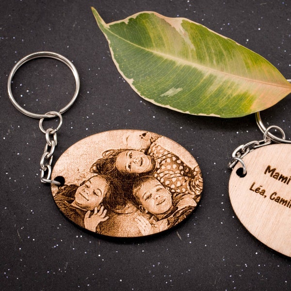 Porte clés personnalisable en bois avec photo et texte - format ovale