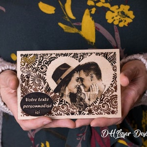 Carte cadeau gravée dans le bois pour amoureux avec photo et texte personnalisé