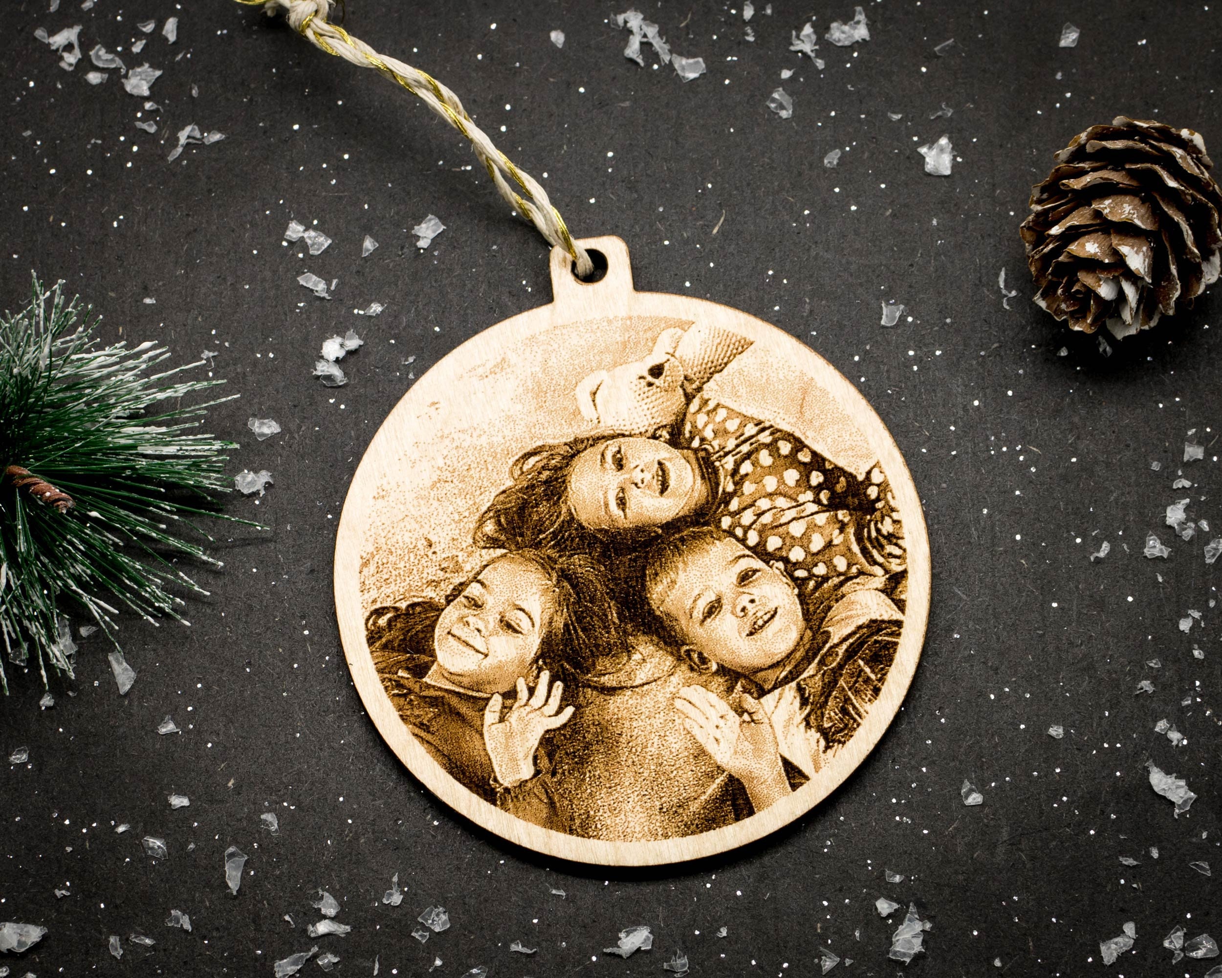 Boule Noël Personnalisée en Bois avec Gravure Photo et Texte Personnalisable Au Dos