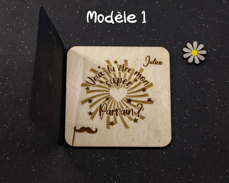 Carte de demande parrain marraine gravée dans le bois et étui question surprise Parrain modèle 1