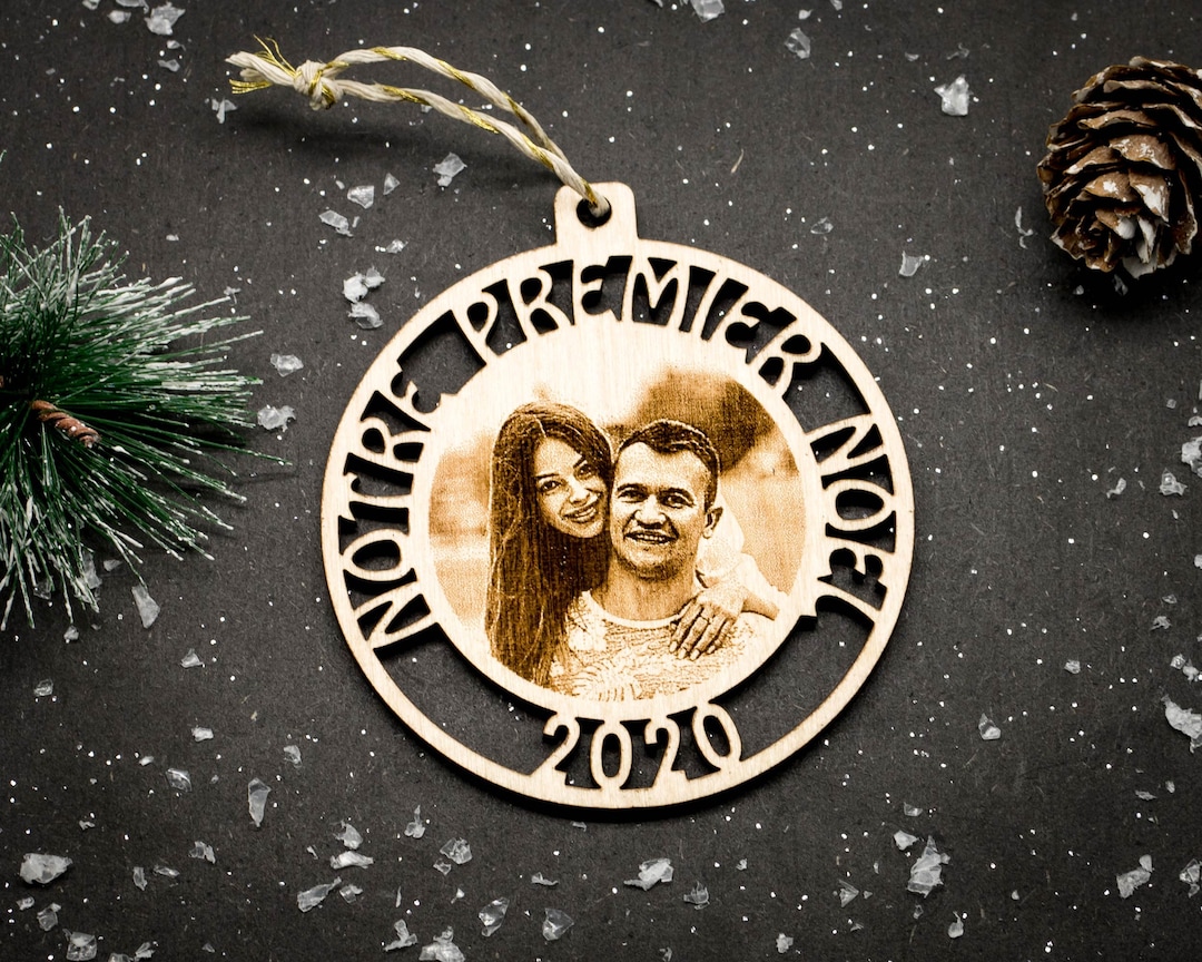 Première Boule De Noël Pour Bébé Personnalisé Boule notre premier noël personnalisée en bois avec gravure photo et