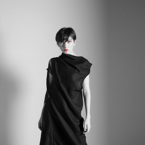 Disonata in RE Major avantgarde asymmetric draped linen dress for summer all black with knitted shoulder