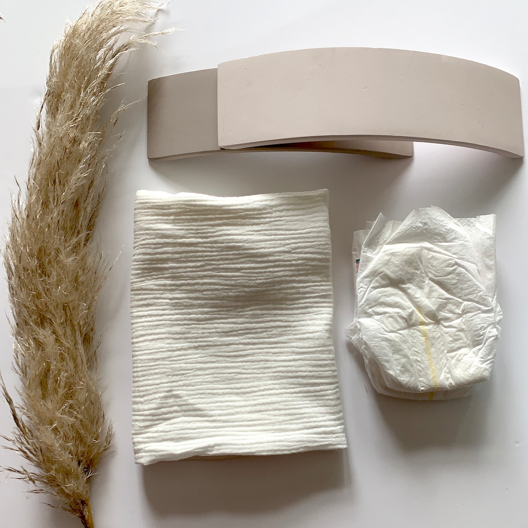 Blass cremefarbenes MusselinSwaddle, Leinentuch oder Stillbezug. Super