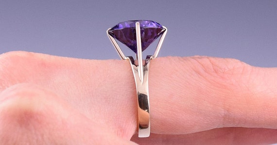 Vintage 9k Yellow Gold and Synthetic Purple Sapph… - image 2