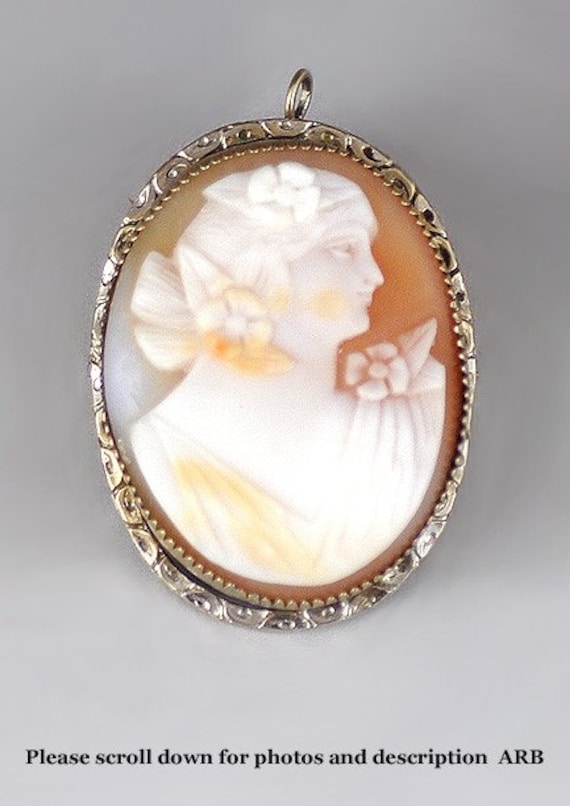 Pretty Antique Gold Tone Peach and Cream Female It