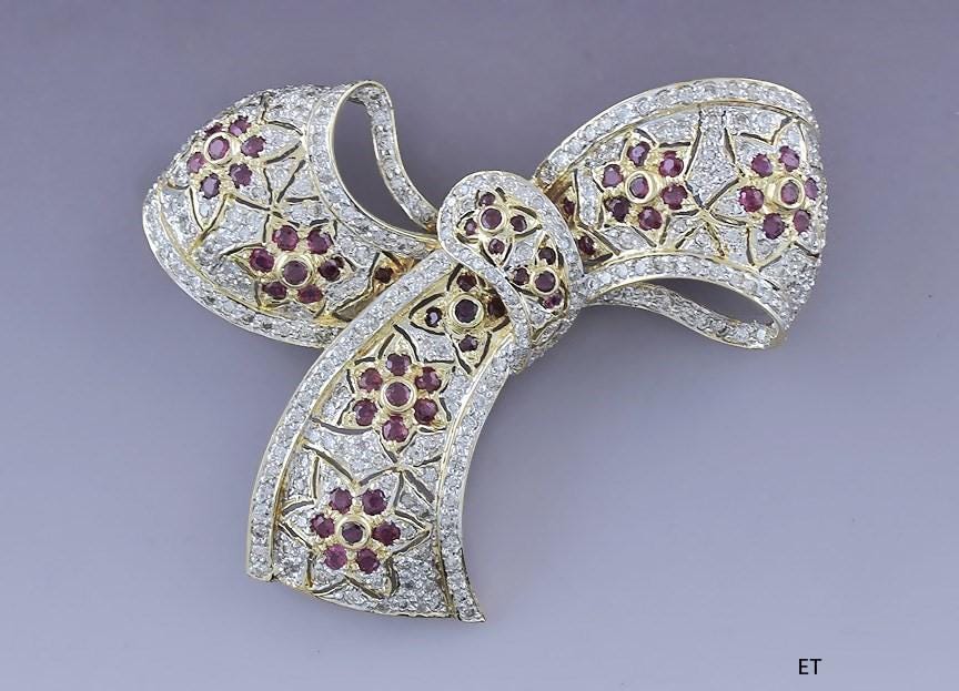 Stunning 18k White & Yellow Gold Diamond Ruby Ribbon Pin Stunning 18k White & Yellow Gold Diamond Ruby Ribbon Pin