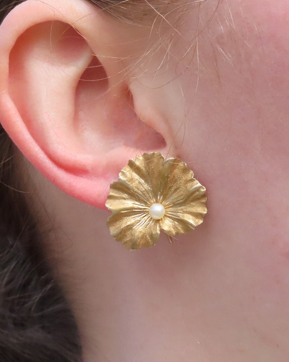 【LAZY DAWN】★Pearl in the shell earring E014★2色 Minimalist Shell Pearl Earrings E0669 – simsmore