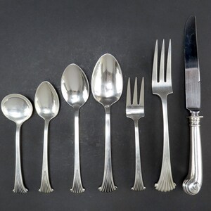 Handsome Tuttle Onslow Sterling Silver 102 piece Flatware Set Serves 12
