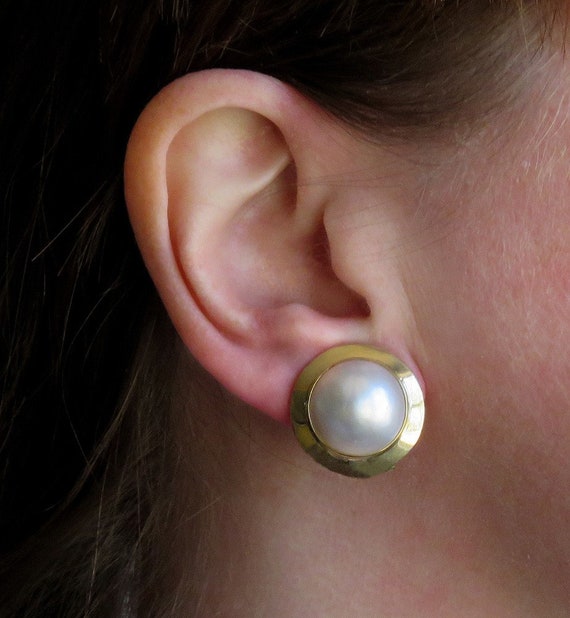 Classic Pair 14k Yellow Gold 14.5mm Mabe Pearl Om… - image 2