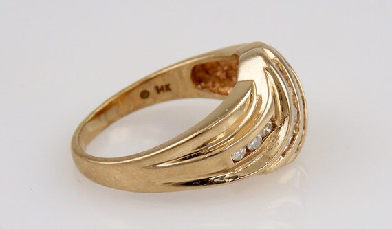 Lovely Modern 14K Yellow Gold & Diamond Ring Size… - image 3