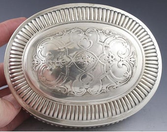 希少なアンティークドイツリブ付き .812 シルバーボックス 1715年頃