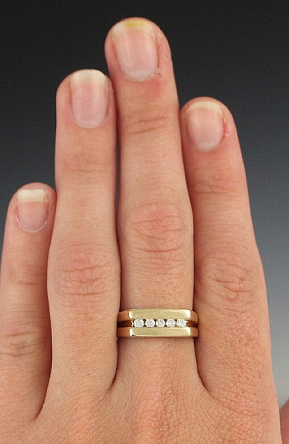 Stunning 14K Yellow Gold & Diamond Band Ring Size… - image 3