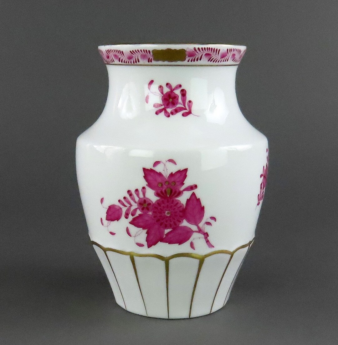 Elegant Herend Hungary Porcelain Vase Chinese Bouquet Raspberry Garland