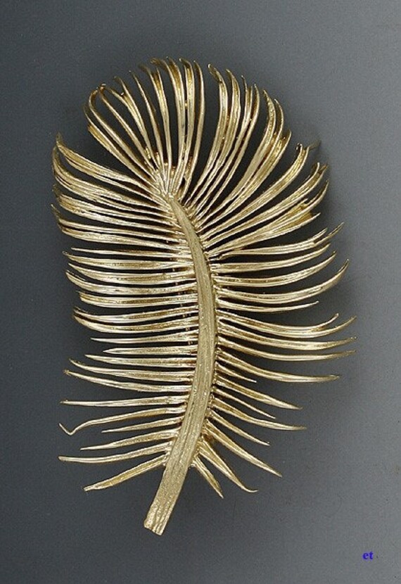 Attractive Modern 18k Yellow Gold Feather Pin Broo