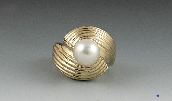 Great Heavy 14K Yellow Gold Pearl Swirl Ring Size… - image 1