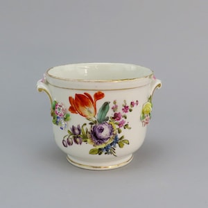 Lovely Early/Mid 1800s English Porcelain Floral Cachepot Jardiniere Planter