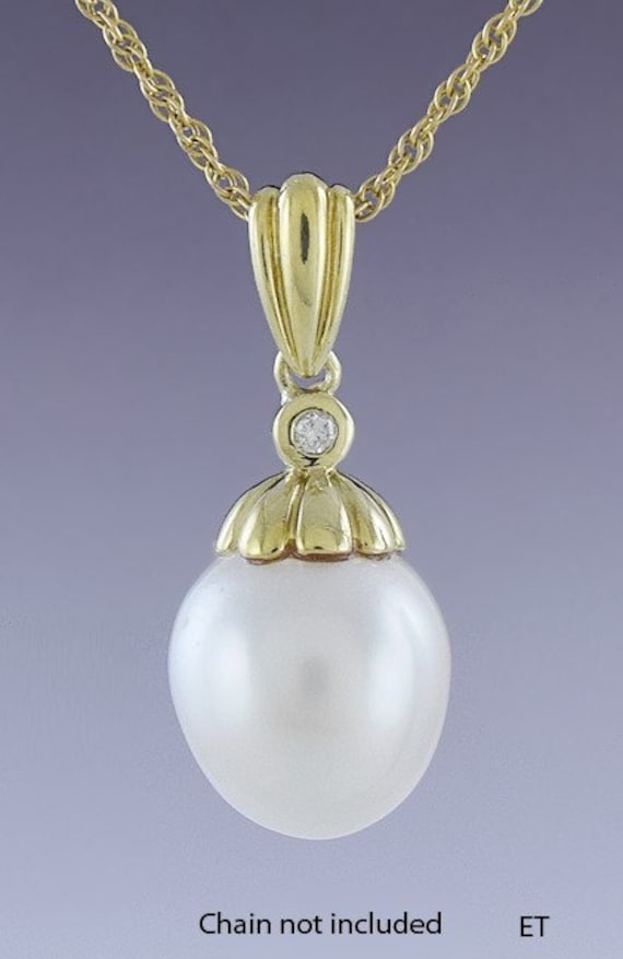 Elegant 18k Gold Diamond & Baroque Pearl Pendant