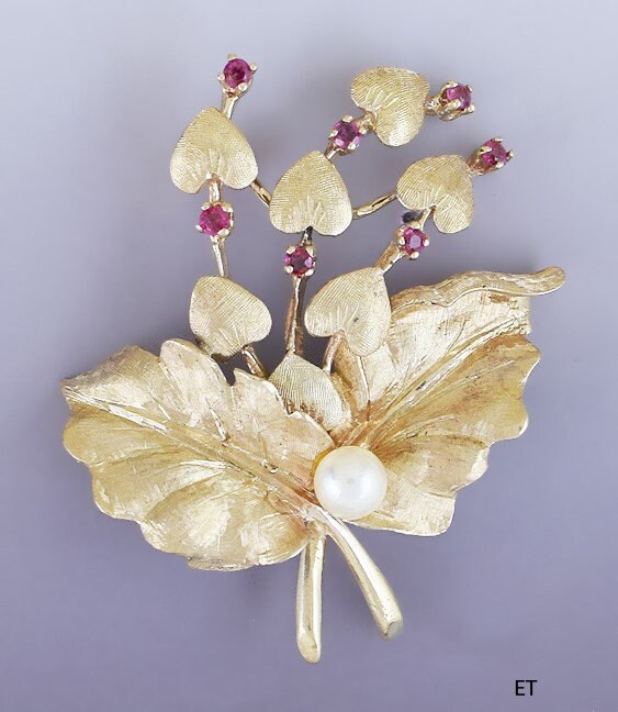 Vintage Gold tone Ivy Leaf Pearl accent Brooch Pin