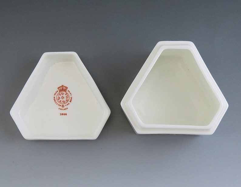 VTG Royal Worcester 3866 Trinket Box Dresser Box