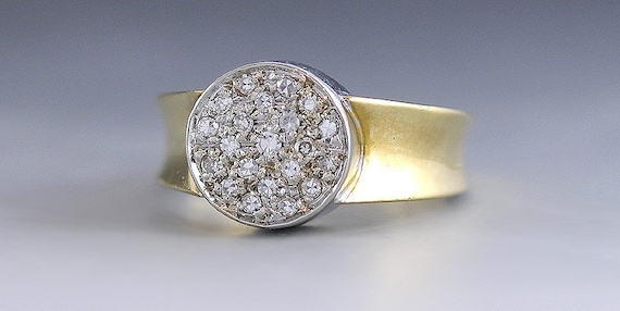 Beautiful c1980s 18k Yellow Gold & Diamond Ring - image 2