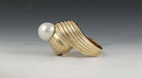 Great Heavy 14K Yellow Gold Pearl Swirl Ring Size… - image 3