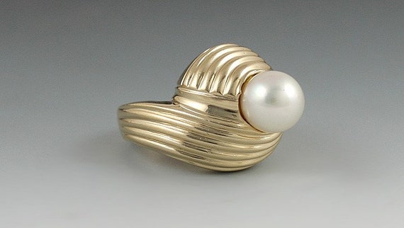 Great Heavy 14K Yellow Gold Pearl Swirl Ring Size… - image 2