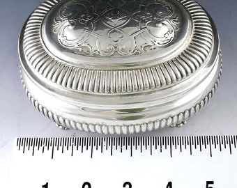 希少なアンティークドイツリブ付き .812 シルバーボックス 1715年頃