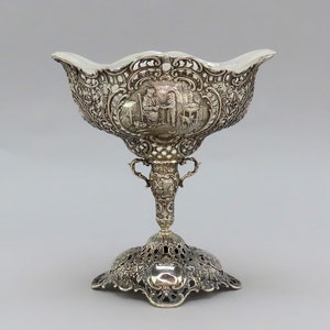 Cuenco de pedestal alemán antiguo adornado con inserto de vidrio original, sin Mono, 7 pulgadas de alto