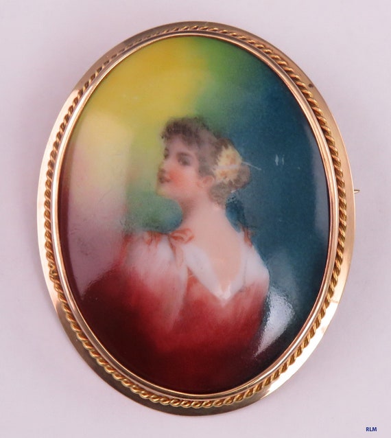 Lovely Victorian 14k Gold Portrait of a Young Woma