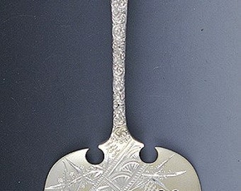 Tenedor para servir espárragos de plata esterlina repujada americana, antiguo, c1880, 25 cm