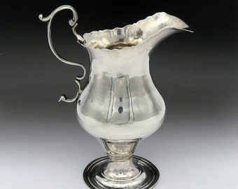 Elegante cremera americana de plata c1770 sin mono