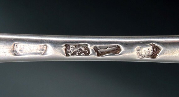 1736年製アンティーク英国製スターリングシルバー製サービングスプーン