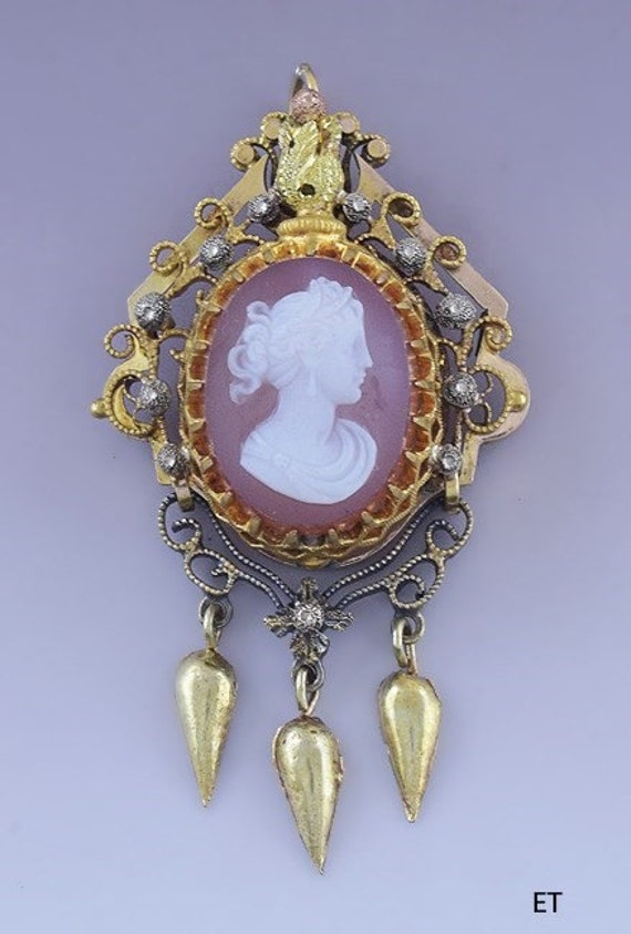 Antique Victorian 14k Gold Carved Cameo Pendant of