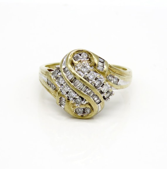 Dazzling 10k Yellow Gold Brilliant and Baguette Cu