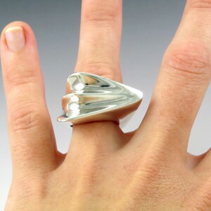 Grande bague pointe de flèche en argent sterling signée Patricia Von Musulin, accrocheuse