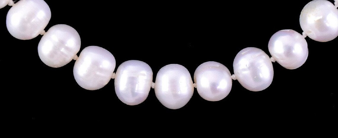 Nice Vintage Real White Ridged Pearl Necklace w/ Gleaming Gold | Etsy